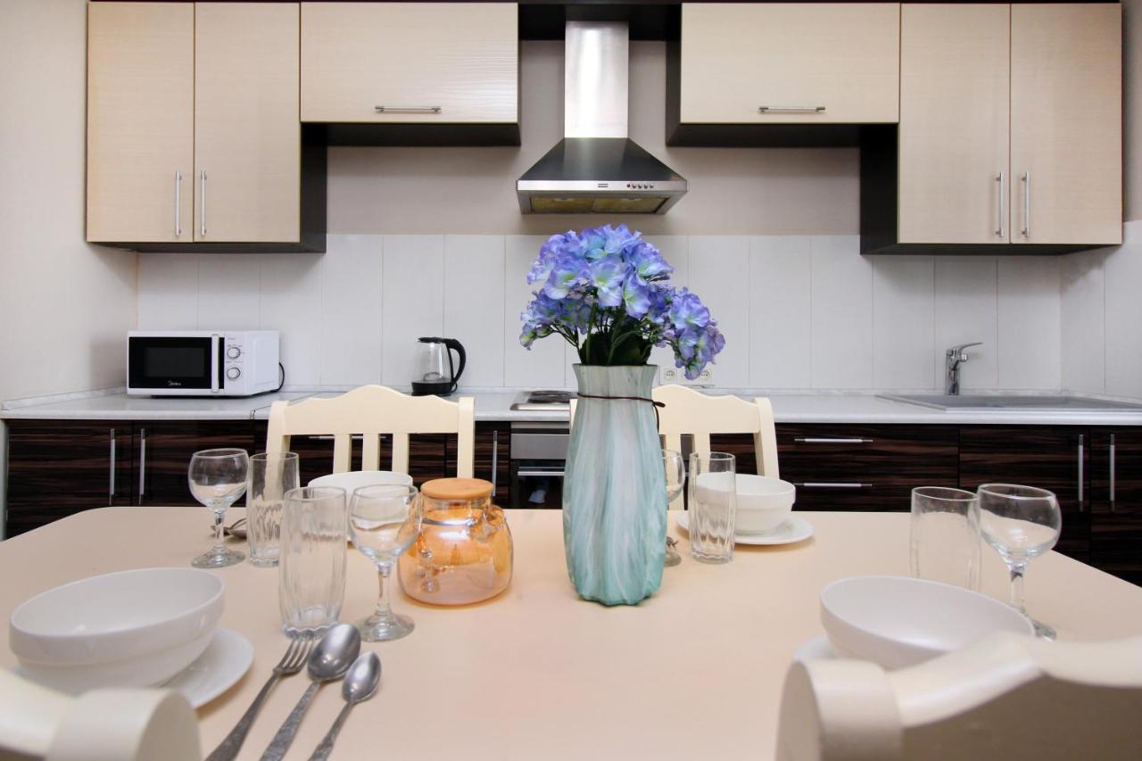 3-комнатная рядом ботаничесикй сад, атакент Apartment Almaty